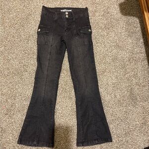I’m selling a pair of girls wallflower jeans